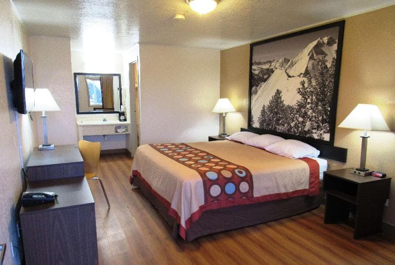 Super 8 By Wyndham Evanston 3