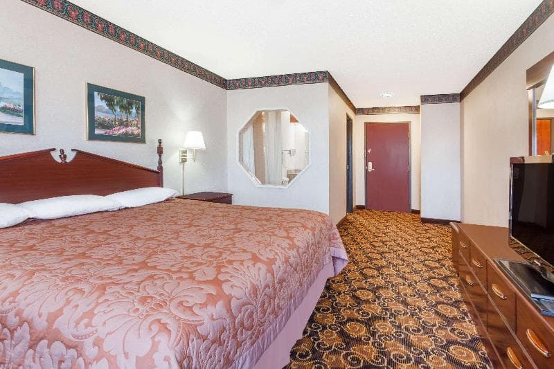 Super 8 By Wyndham Evansville North photo 1