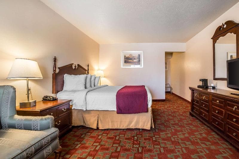 Quality Inn 4