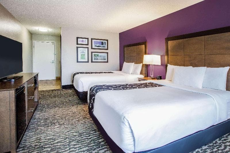 La Quinta Inn & Suites by Wyndham Elkhart 5