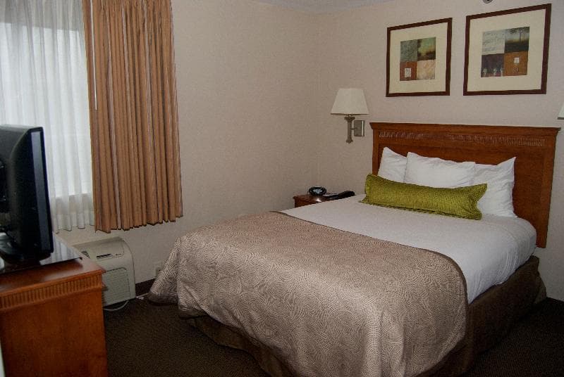 Candlewood Suites Elkhart 5