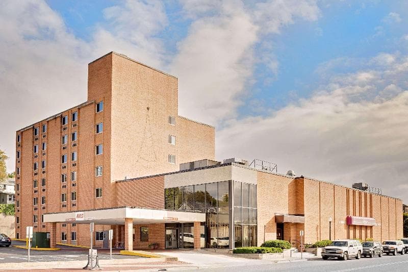 Ramada by Wyndham Marquette photo 1