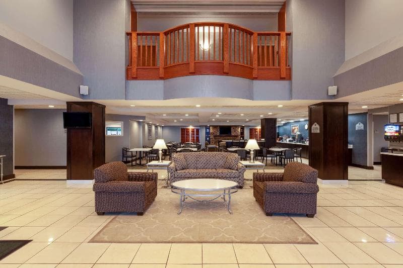 Wingate by Wyndham Erie 3