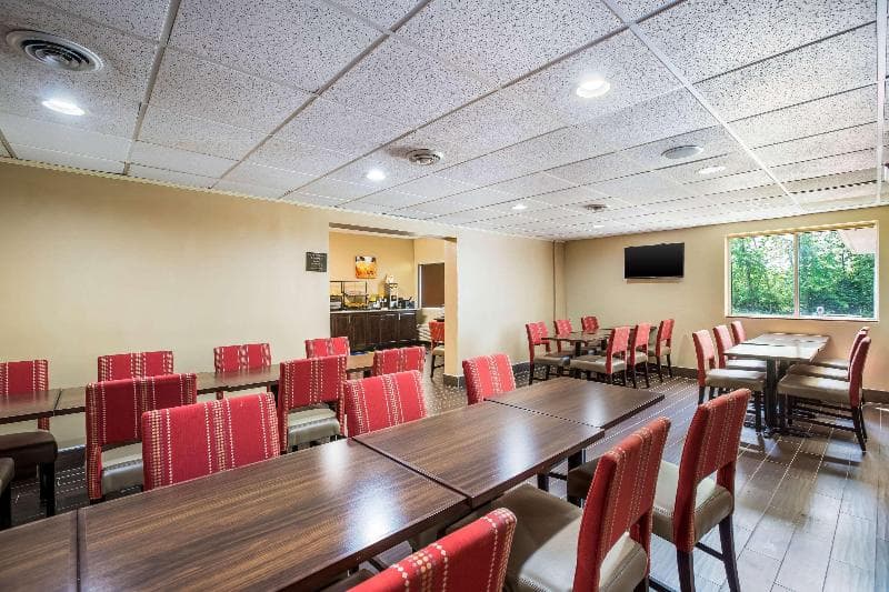 Comfort Inn & Suites Fairborn Near Wright Patterson Afb 4