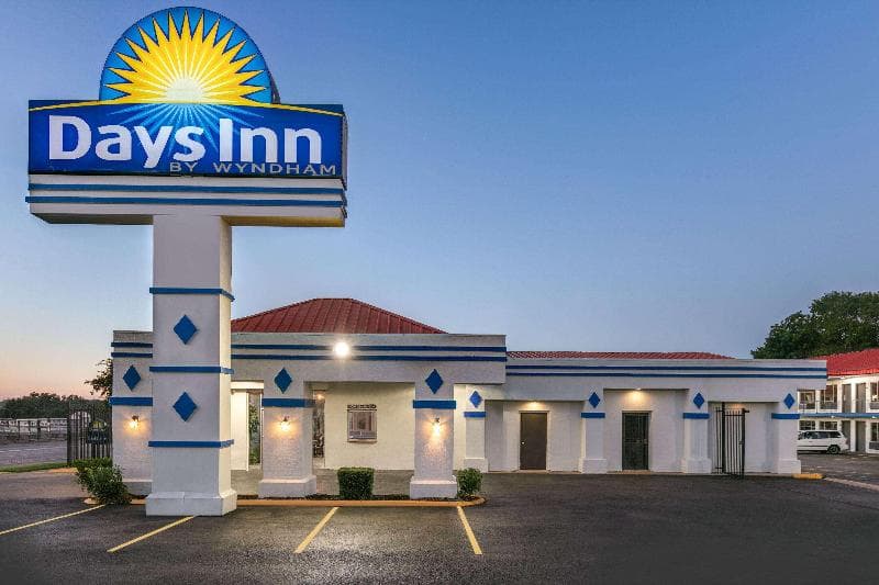 Days Inn By Wyndham South Fort Worth 4