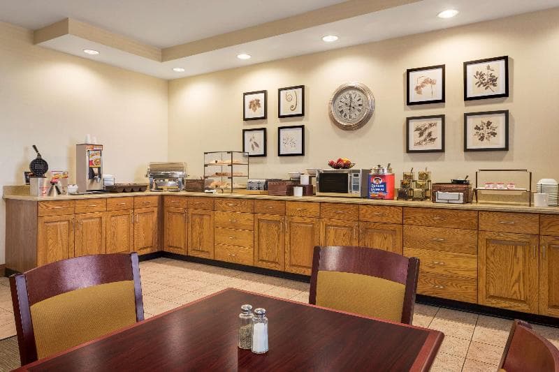 Country Inn & Suites By Radisson, Findlay, Oh 3
