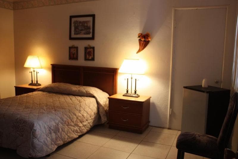 Beach & Town Motel main