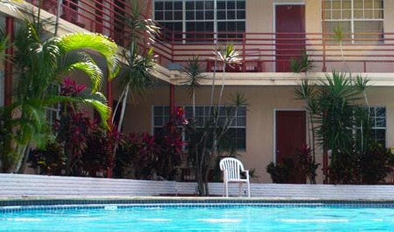 Beach & Town Motel 4