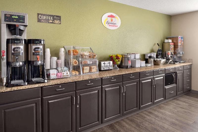 Super 8 By Wyndham Sioux Falls 3