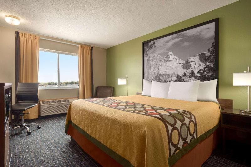 Super 8 By Wyndham Sioux Falls photo 1