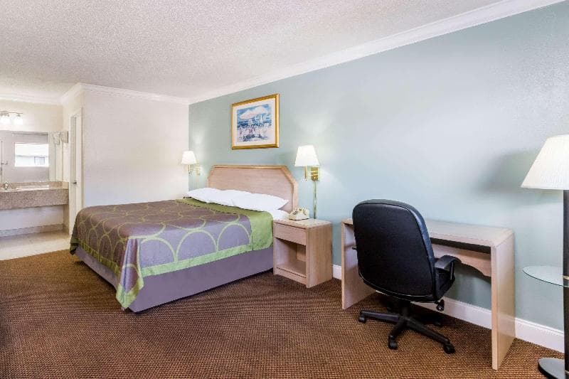 Super 8 by Wyndham Fort Walton Beach 2