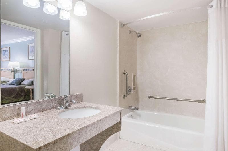 Super 8 by Wyndham Fort Walton Beach photo 1