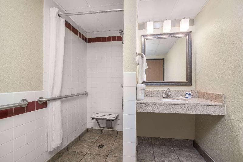 AmericInn by Wyndham Fargo West Acres 4