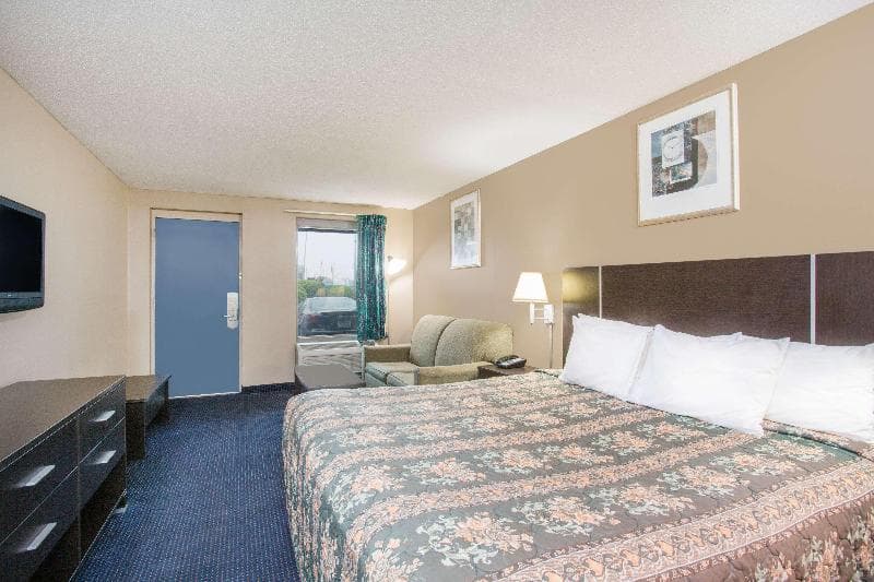 Days Inn by Wyndham Rockingham 5