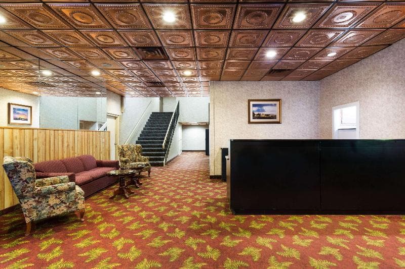 Super 8 by Wyndham Fallon 5