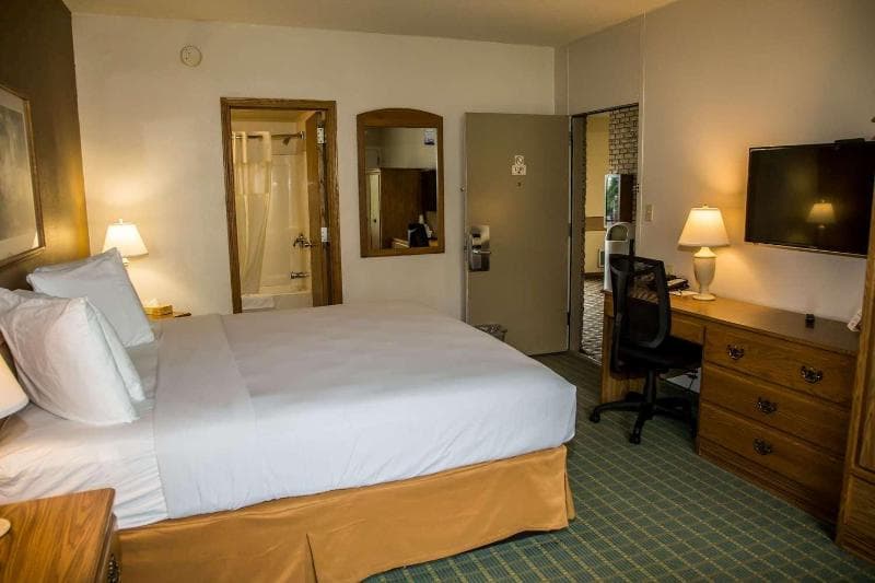 Baymont by Wyndham Fargo photo 1