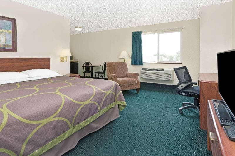 Super 8 By Wyndham Windsor 2