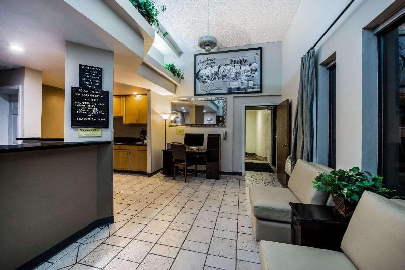 Super 8 By Wyndham Pueblo 3
