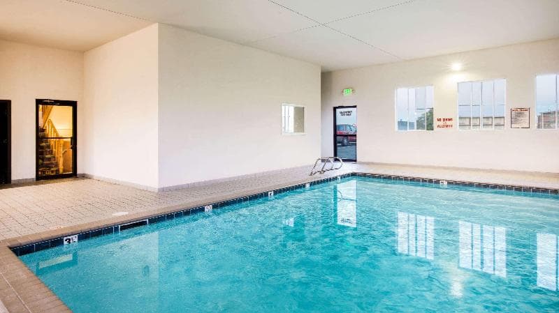 Super 8 By Wyndham Pueblo 4