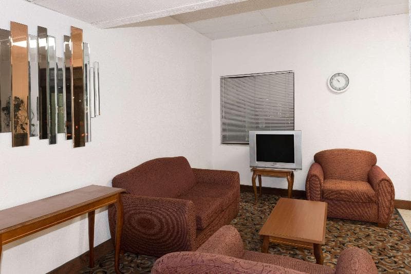 Super 8 By Wyndham Pompano Beach 4