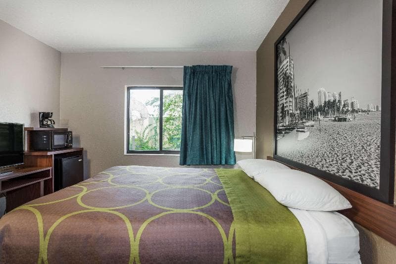 Super 8 By Wyndham Pompano Beach photo 1