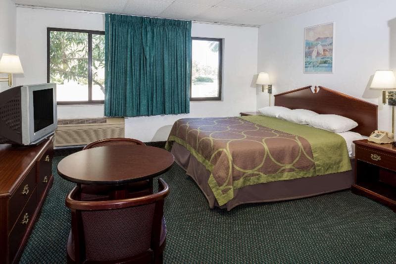 Super 8 By Wyndham Pompano Beach 3