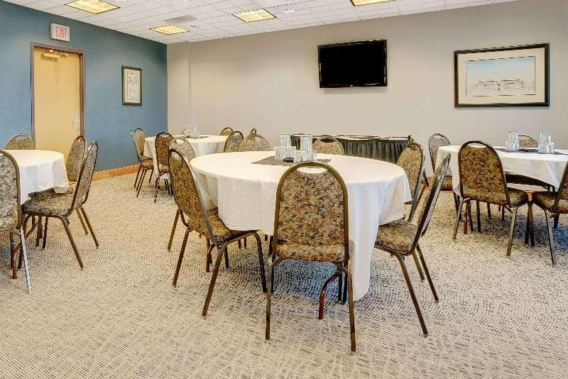 Wingate by Wyndham Fargo photo 1