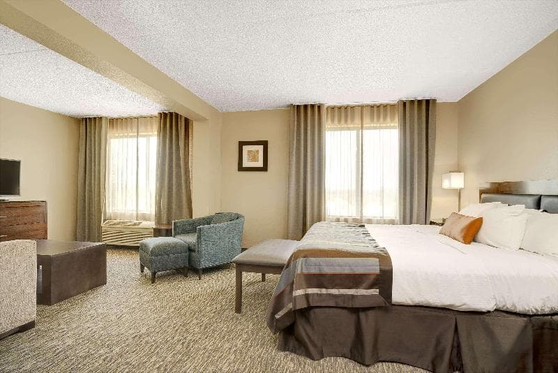 Wingate by Wyndham Fargo 5