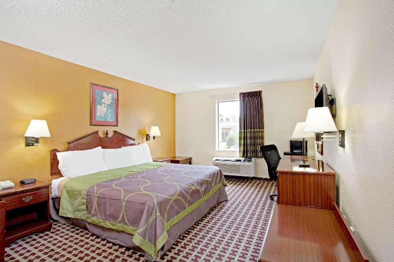Super 8 by Wyndham Forrest City 4