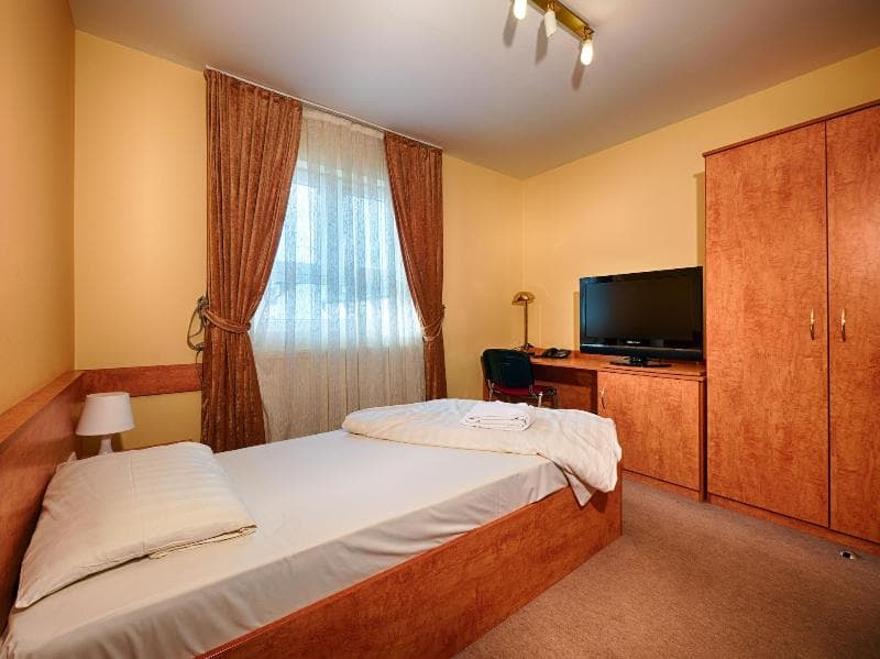 Airport Global Hotel 3