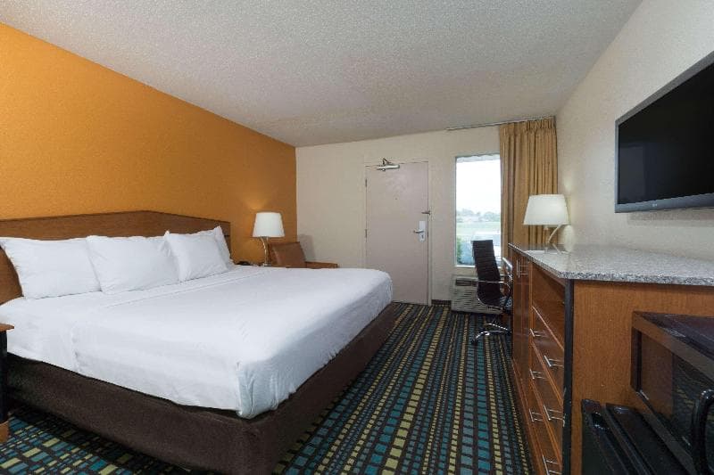Days Inn by Wyndham Florence Cincinnati Area photo 1