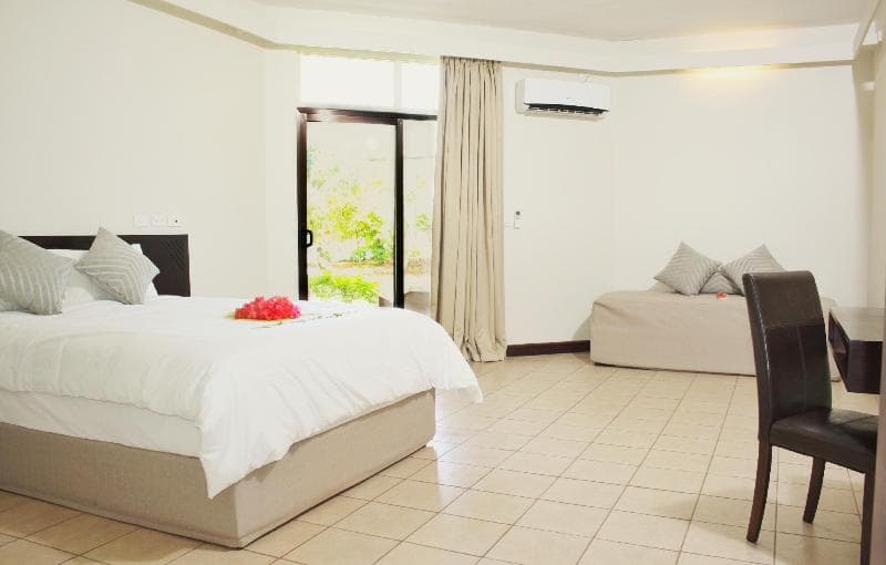 Hotel Oasis main