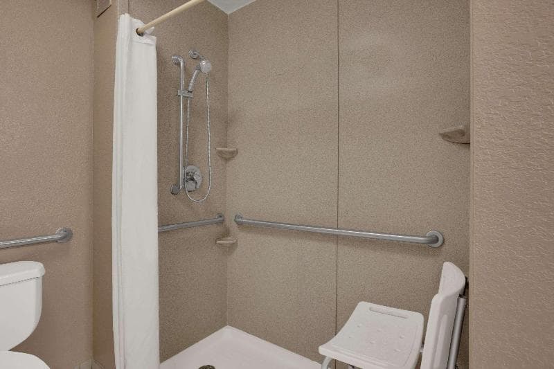 Super 8 by Wyndham Fort Myers 3
