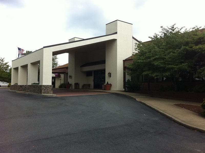 Holiday Lodge Hotel & Conference Center 3