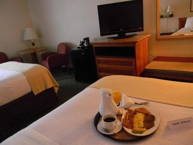 Holiday Lodge Hotel & Conference Center 5