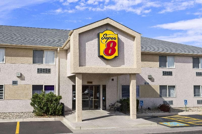 Super 8 by Wyndham Colorado Springs Airport photo 1