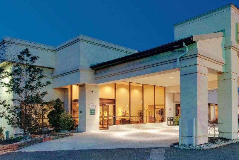 Ramada by Wyndham Fairfield, NJ 2