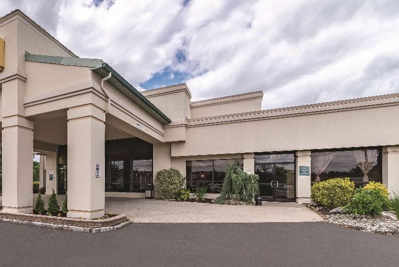 Ramada by Wyndham Fairfield, NJ 3