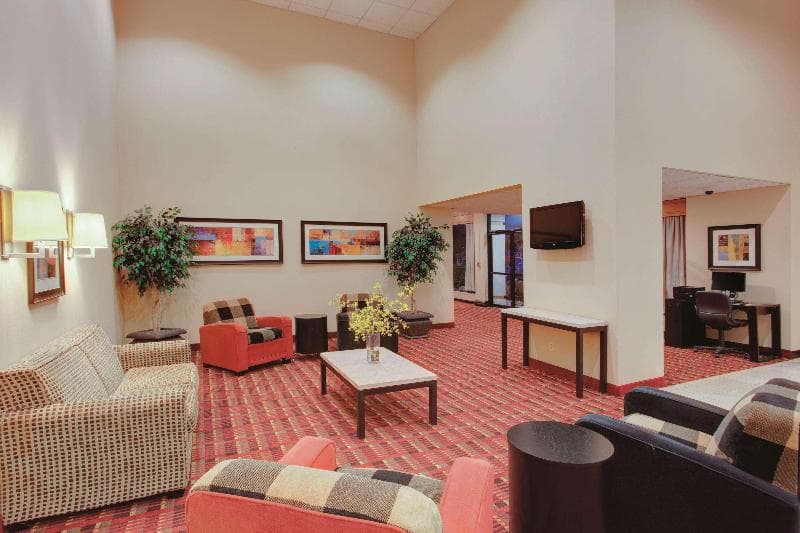 Ramada by Wyndham Fairfield, NJ 5