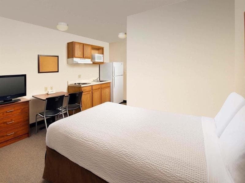 Extended Stay America Select Suites Fort Myers Northeast 3