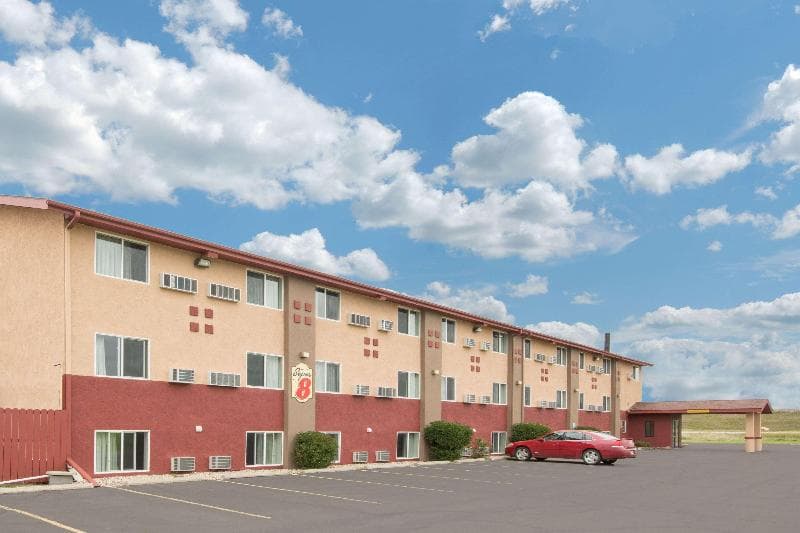 Super 8 by Wyndham Worthington Minnesota 5