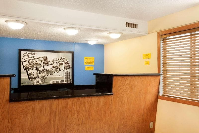 Super 8 By Wyndham West Fargo Main Avenue 4