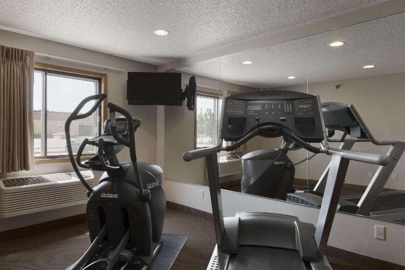 Super 8 by Wyndham Sioux Falls/41st Street 4