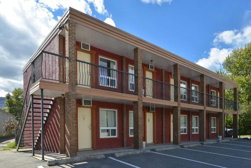 Canadas Best Value Inn & Suites 4