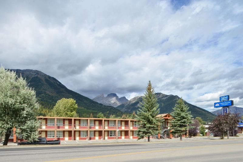 Canadas Best Value Inn & Suites 5