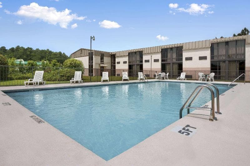 Days Inn by Wyndham Fayetteville-South/I-95 Exit 49 3