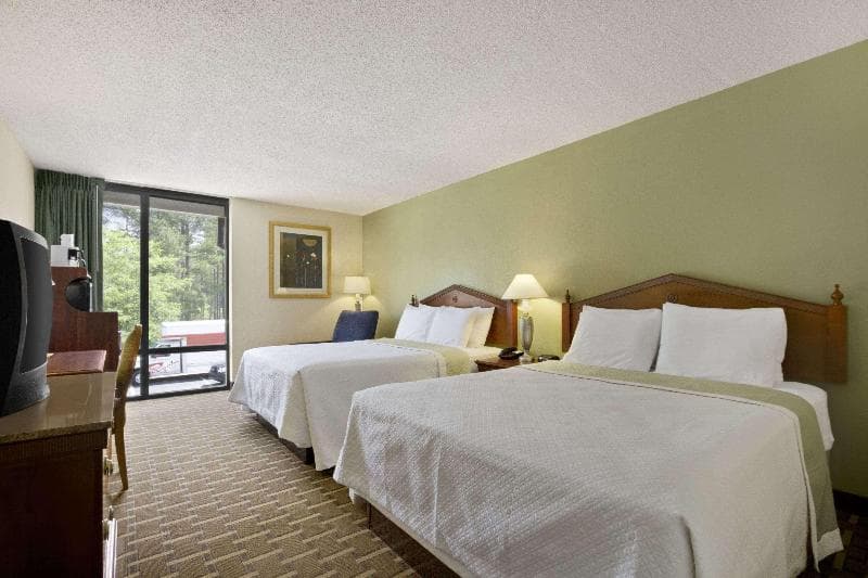 Days Inn by Wyndham Fayetteville-South/I-95 Exit 49 2