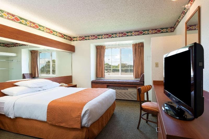 Microtel Inn & Suites By Wyndham Pueblo 3