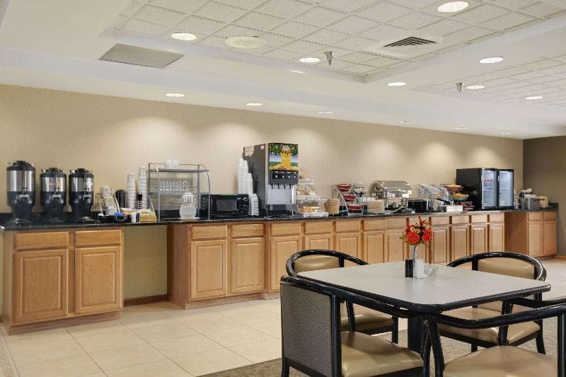 Wingate by Wyndham Pueblo 3