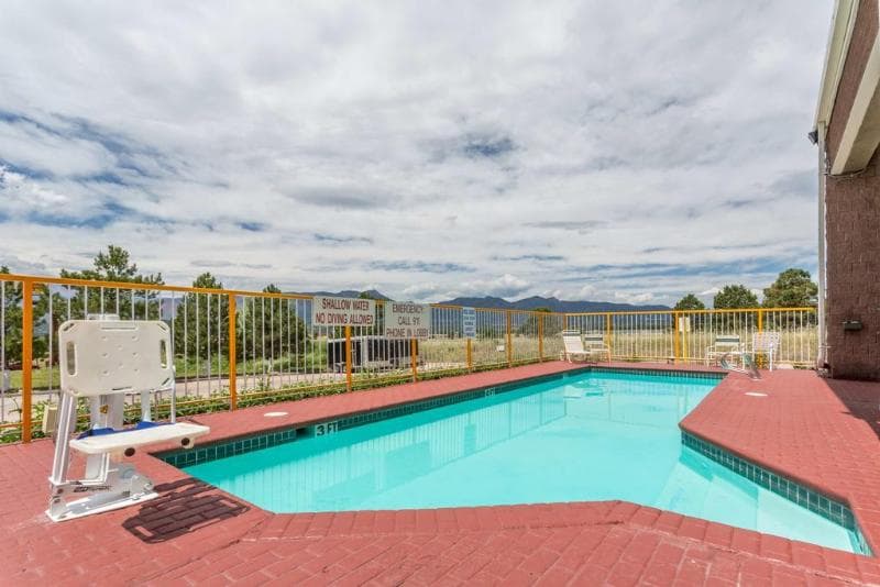 Howard Johnson Colorado Springs 5
